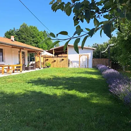 Ваканционна къща By The River